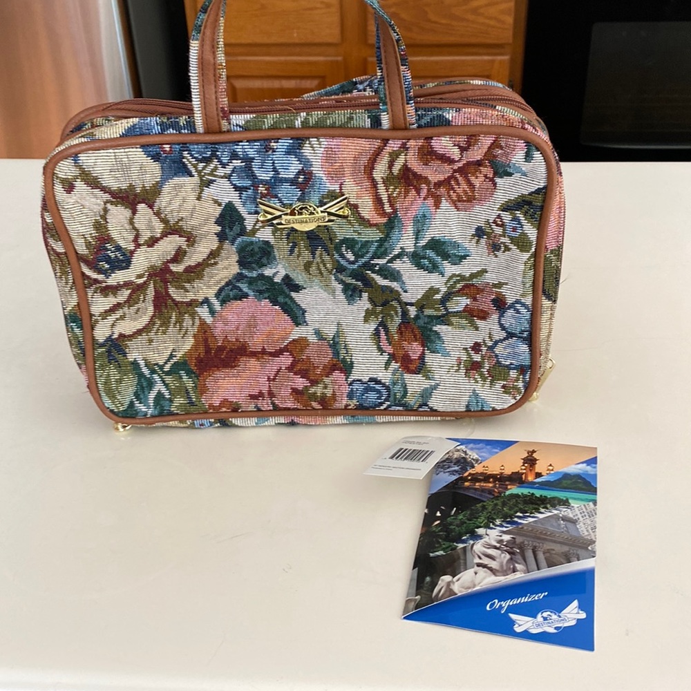 NWT Destinations tapestry section organizer